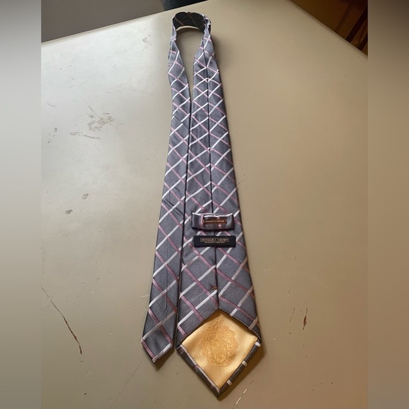 PRESIDENT DONALD J TRUMP SIGNATURE COLLECTION TIE PINK & GREY Necktie EUC - Picture 3 of 6
